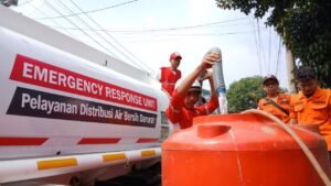 Ratusan Keluarga di Cikundul Hilir Kota Sukabumi Kesulitan Air Bersih, PMI Salurkan Bantuan Air Bersih