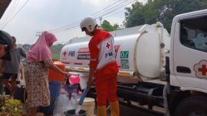 Tak Hanya Salurkan Air Bersih, PMI Ajak Warga Bijak Menggunakan Air di Musim Kemarau