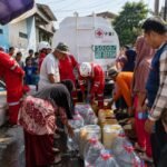 Krisis Air Bersih Meluas, Giliran Warga Kecamatan Cikole Terdampak, PMI Salurkan 5.000 Liter
