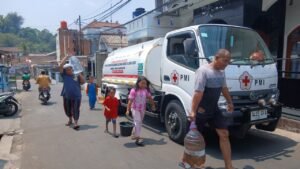 215.000 Liter Air Bersih Untuk Warga Kota Sukabumi yang bertahan di Tengah Kemarau Panjang